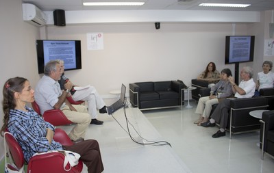 Suzana Prizendt, Marcio Automare and Pedro Jacobi in a debate with an audience member