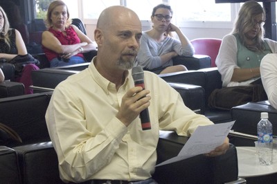 Marcos Nogueira Martins interacts during the debate