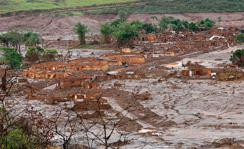 Bento Rodrigues devastado pela lama da Samarco