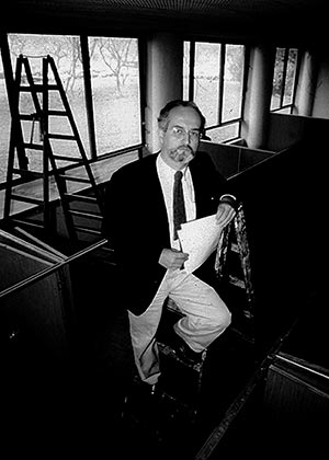 Carlos Guilherme Mota - primeira sede do IEA - 1986