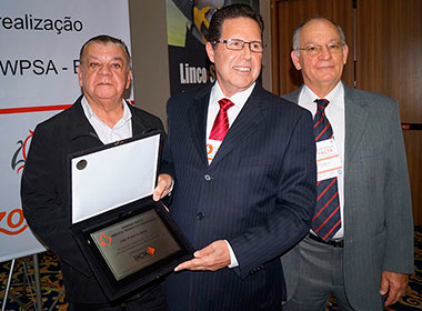 João Palermo recebe prêmio Facta