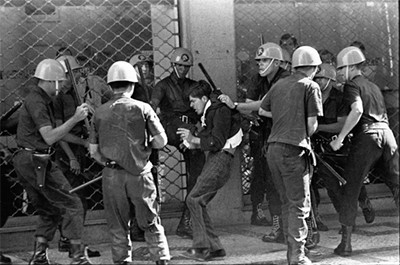 Repressão policial na Passeata dos Cem Mil, em 26 de junho de 1968
