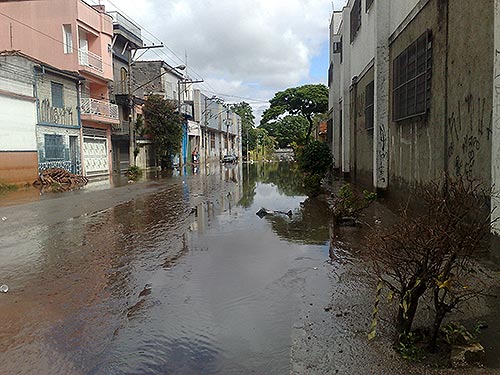 Rua alagada no Bom Retiro