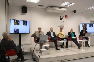 José Eli da Veiga, (de costas), Jean-Pierre Dupuy, Eduardo Felipe Matias, Ricardo Abramovay, Eduardo Viola e Patricia Pinho