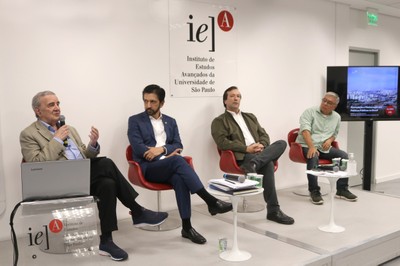 Luiz Gonzaga Belluzzo, Ricardo Nunes, Marcelo Cardinale Branco e  José Luiz Portella Pereira 