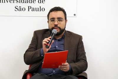 Vinícius Rodrigues Vieira apresenta o expositor