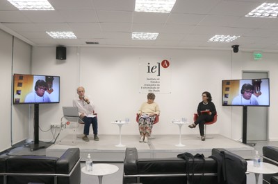 Martin Grossmann, Regina Silveira, Isis Baldini e Lino García Morales, via vídeo-conferência 