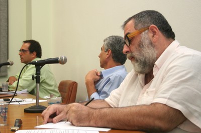Ricardo Waizbort, José Eli da Veiga e Carlos Alberto Dória