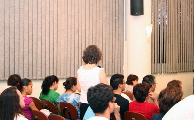 Público participa de debate