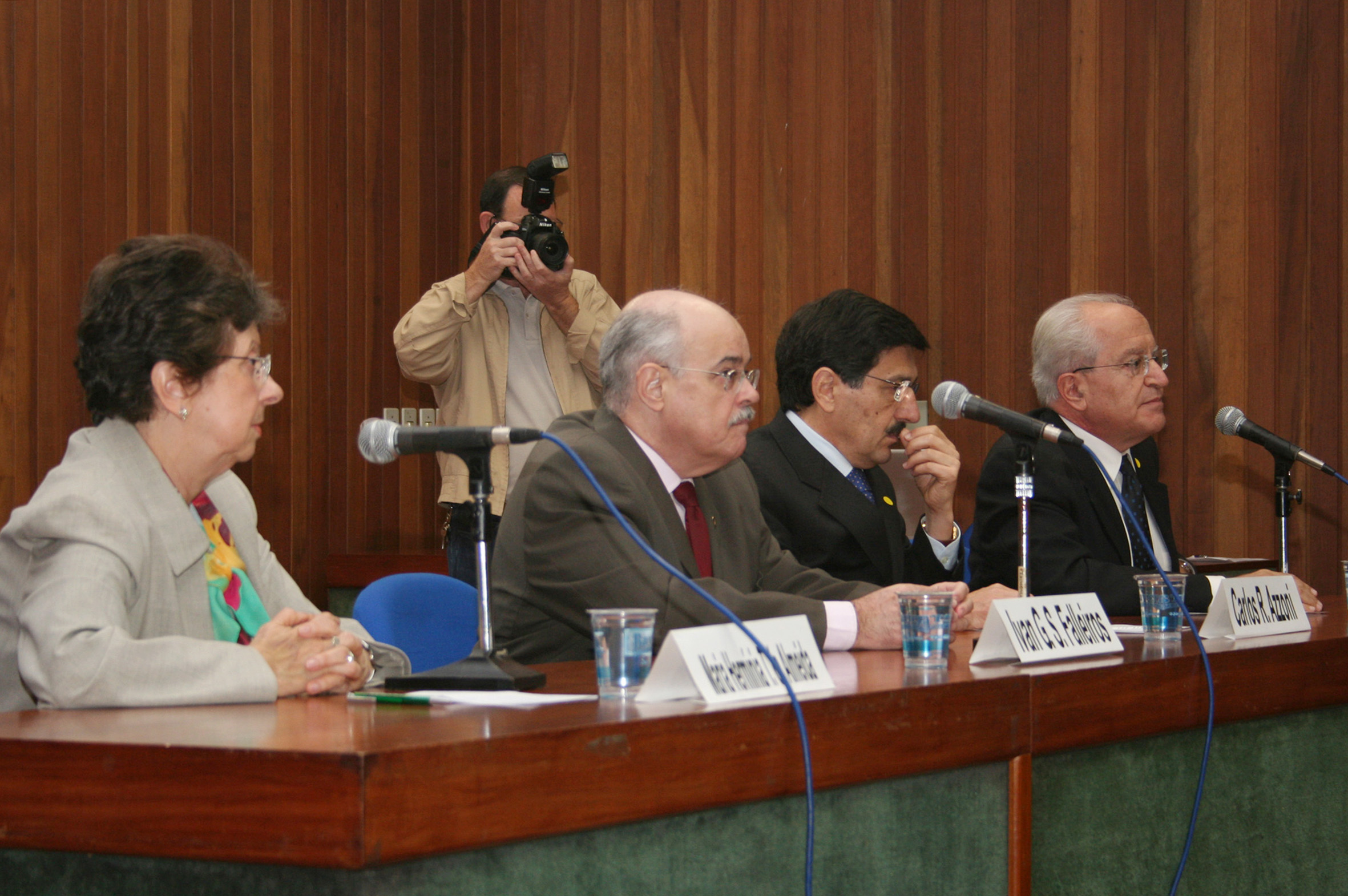 Maria Hermínia Tavares de Almeida, Ivan Gilberto Sandoval Falleiros, Carlos Roberto Azzoni e César Ades
