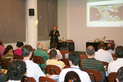 Alberto Sampaio de Almeida inicia sua apresentação