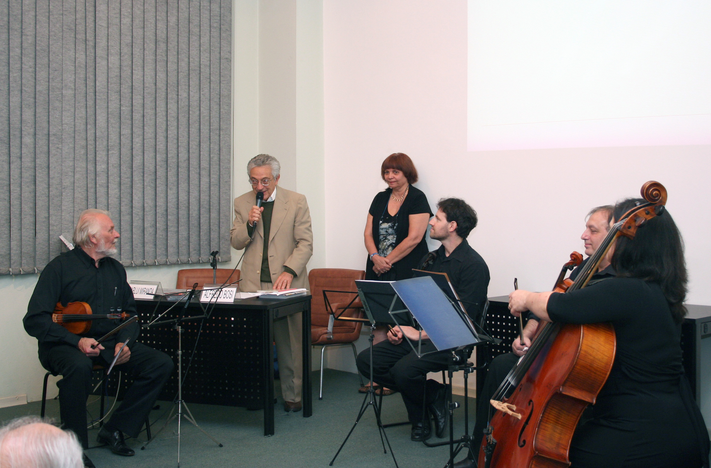 Alfredo Bosi agradece a presentação do Quarteto Athena