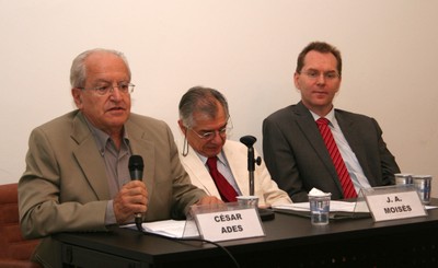 César Ades, José Álvaro Moisés e Peter Fisher-Bollin