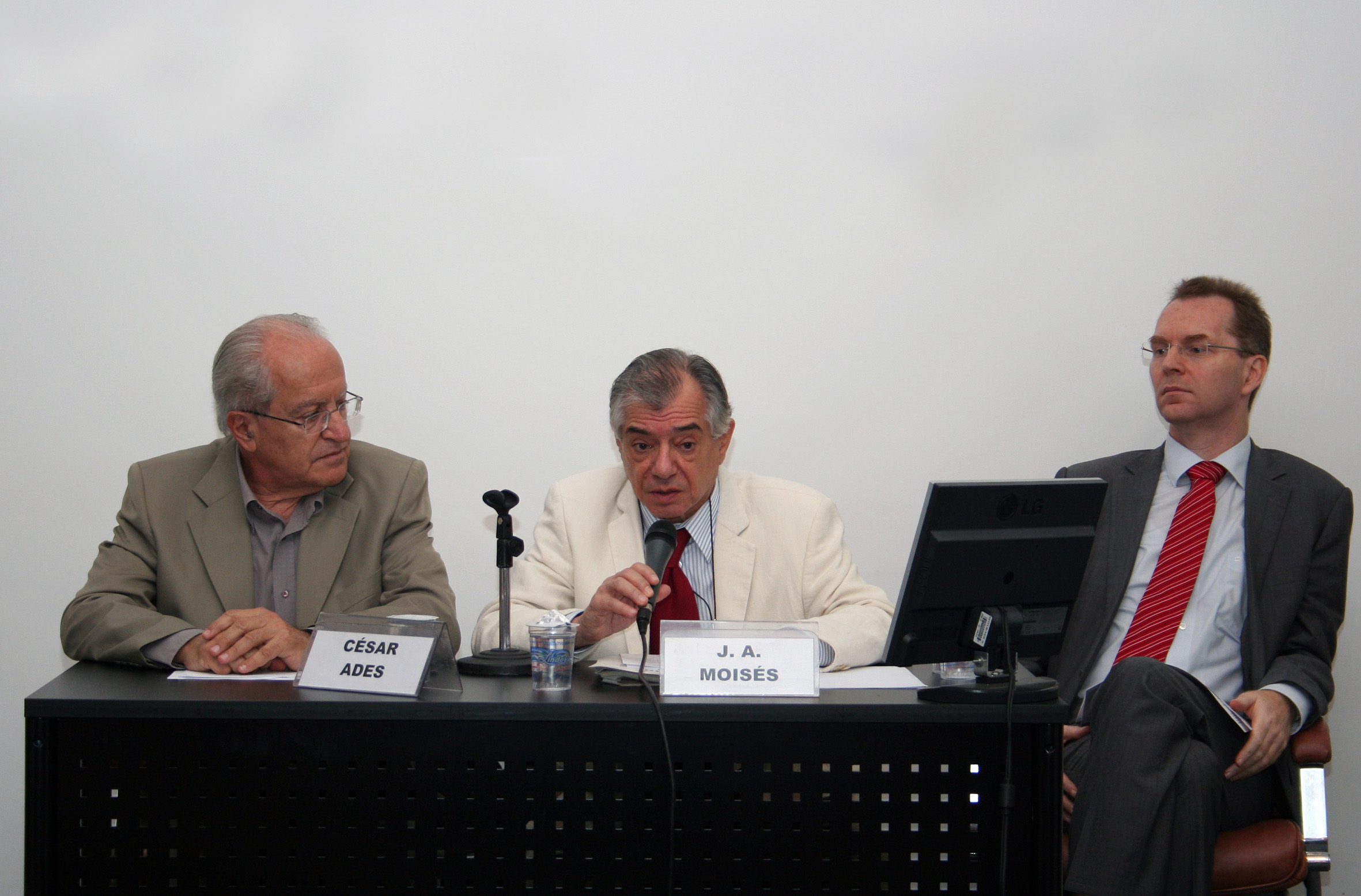 César Ades, José Álvaro Moisés e Peter Fisher-Bollin