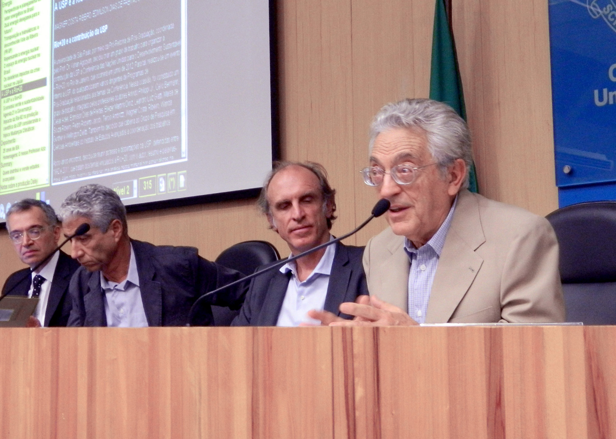 Eliezer Diniz, José Eli da Veiga, Martin Grossmann e Alfredo Bosi