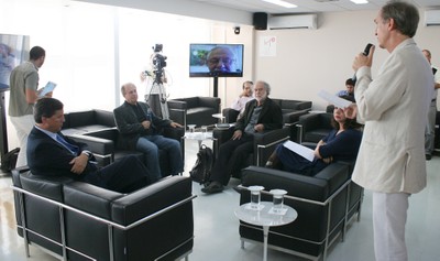 Pedro Dallari, Renato Janine, Bernardo Sorj via video conferência, Massimo Canevacci, Deisy Ventura e Martin Grossmann