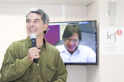 Pedro Bara Neto faz sua apresentação com Célio Bermann, via skype