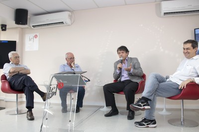 a partir da esquerda, Maurício Peixoto, Welington de Melo, Marcelo Viana e Edson Faria
