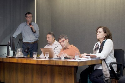 a partir da esquerda, Luis Enrique Sánchez, Ivan Carlos Maglio, Nabil Georges Bonduki e Cleide Rodrigues