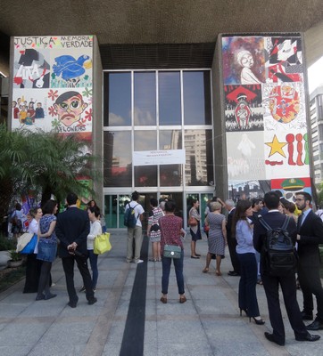 Visão Geral dos Painéis Sobre os 50 Anos do Golpe Militar em Frente ao Ministério Público Federal de São Paulo - PRR3
