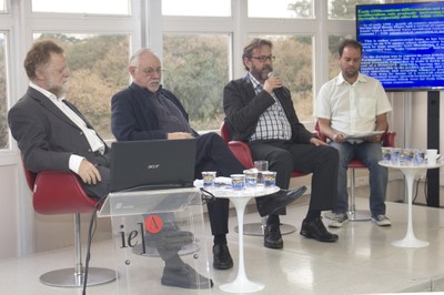 Ricardo Bielchowsky, Bernardo Sorj, Márcio Bobik Braga e Fabio Santos