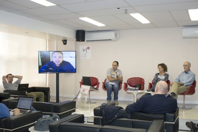 Brian Wiltgen via videoconferencia, Altay Lino, Patricia Izar e David Sherry
