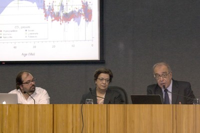 Conferência de Tiago Quental e Luiz Gylvan Meira Filho, mediada por Vera Lucia Imperatriz Fonseca - 22 de abril de 2015