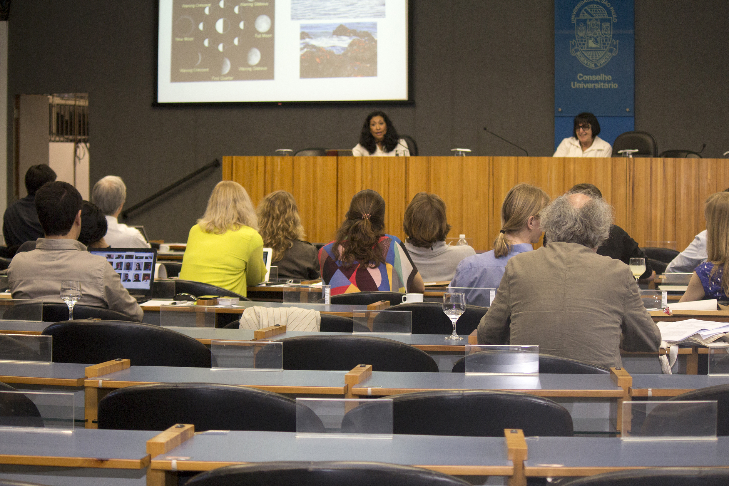 Conferência de Carolina Escobar com mediação de Regina Markus - 21 de abril de 2015