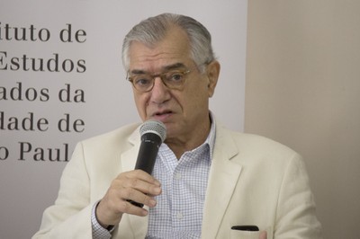 José Álvaro Moisés faz a abertura do evento e apresenta os expositores