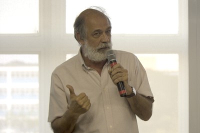 Pablo Mariconda fala durante o debate