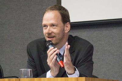 Klaus Capelle durante sua apresentação no debate "O Futuro das Universidades" - 24 de abril de 2015