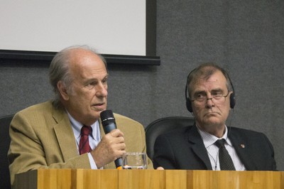 Luiz Bevilacqua durante sua apresentação no debate "O Futuro das Universidades" - 24 de abril de 2015