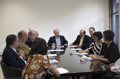 O Ministro da Educação Renato Janine Ribeiro, com os reitores da UNIVESP, UFABC, UFSBA, ex reitor da UFABC e especialistas em educação - 24 de abril de 2015