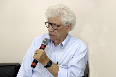José da Rocha Carvalheiro participa do debate