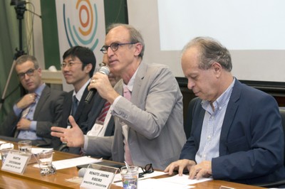 Carsten Dose, Dapeng Cai, Martin Grossmann e Ministro Renato Janine Ribeiro