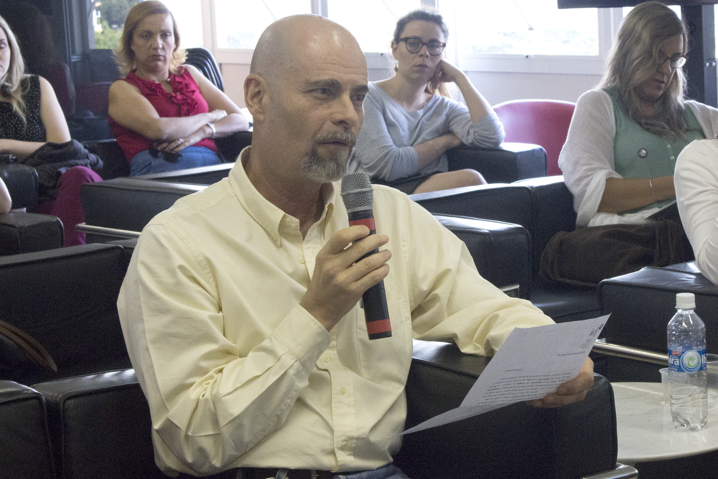 Marcos Nogueira Martins fala durante o debate