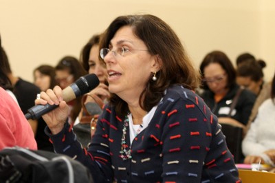 Sandra Maria Sawaya fala durante o debate