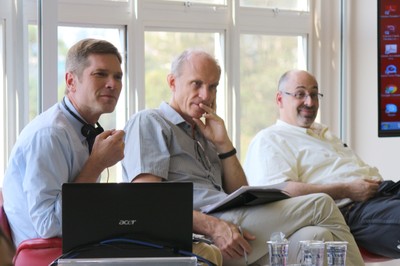 Michael Elliott, Martin Grossmann e Jeffrey Lesser 