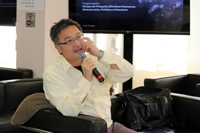 Paulo Endo fala durante o debate