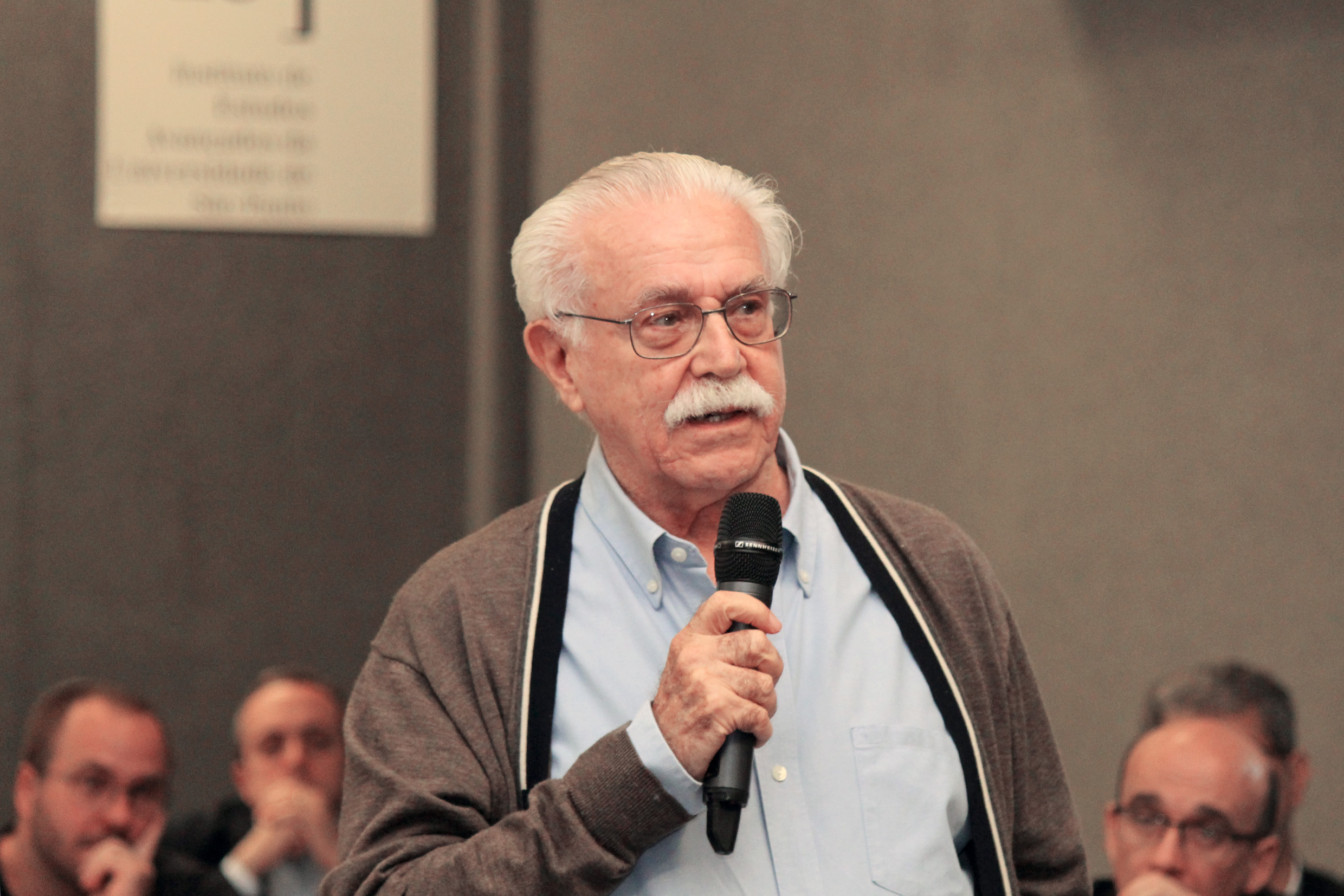 Carlos Alberto Dantas fala durante o debate