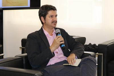 Giancarlo Latorraca fala durante o debate