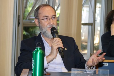 Antonio Mauro Saraiva fala durante o debate