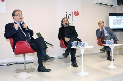 Octavio de Barros, Gilson Schwartz e Regis Arslanian 