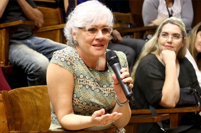 Silvia Saldiva fala durante o debate