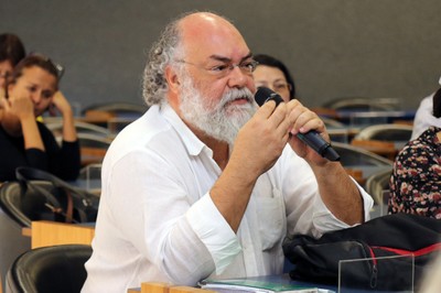 Elie Ghanem fala durante o debate