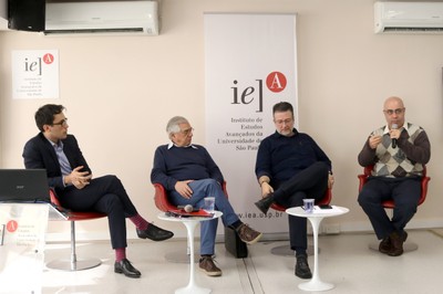 Gustavo Ribeiro, José Alvaro Moisés, Carlos Melo e Cláudio Couto