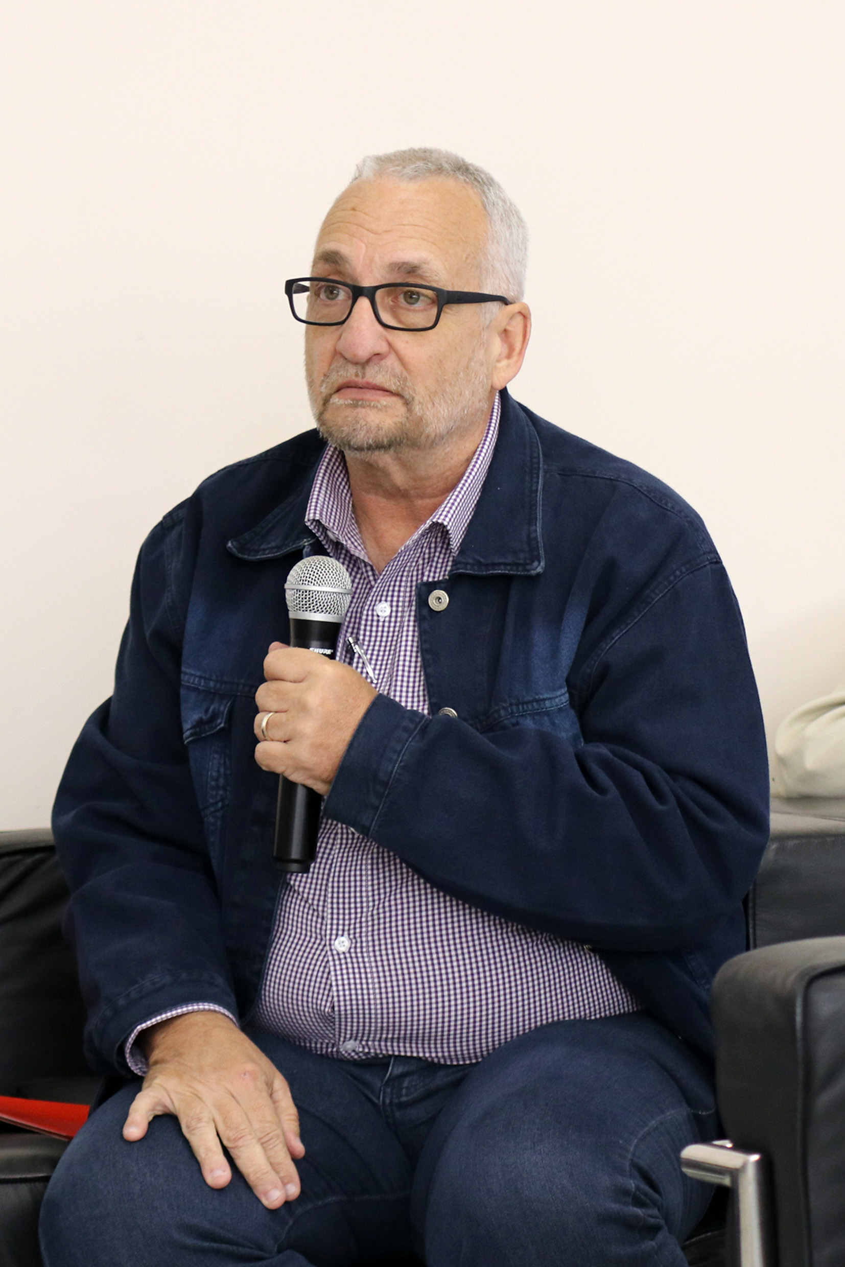 Paulo Saldiva fala durante o debate