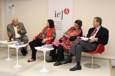 Felipe González, Nélida Piñon, Beatriz Paredes e Pedro Dallari