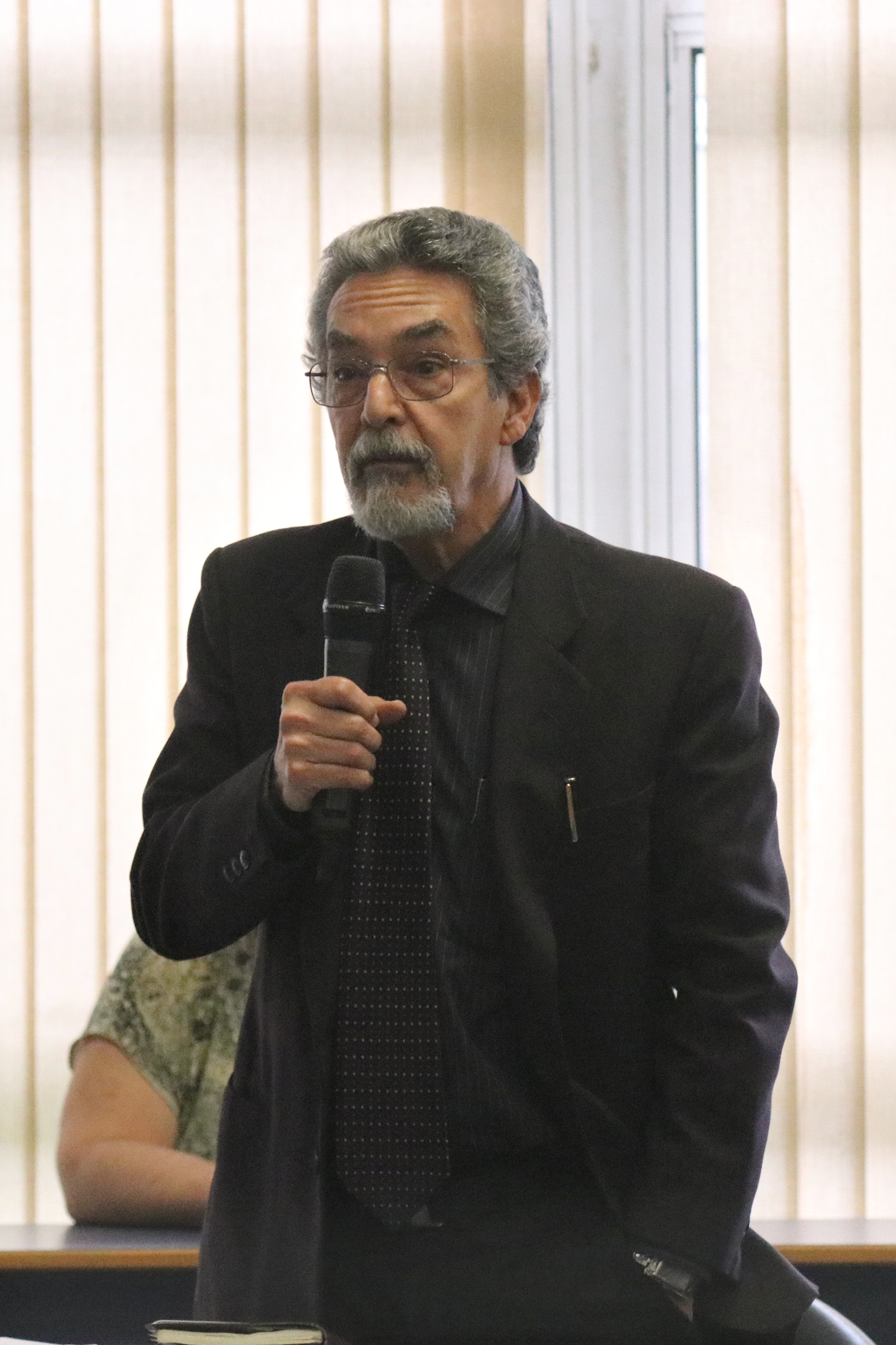 Nílson José Machado participa do debate