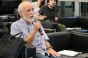 Marcos Barbosa de Oliveira faz perguntas ao expositor